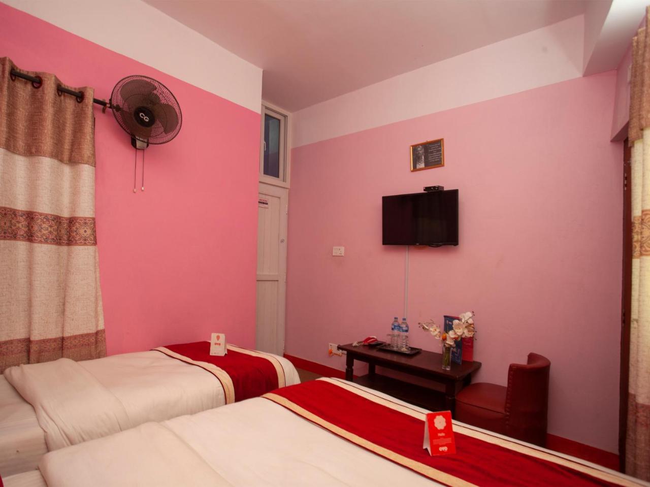 Oyo 195 Global Hotel And Resort Катманду Экстерьер фото