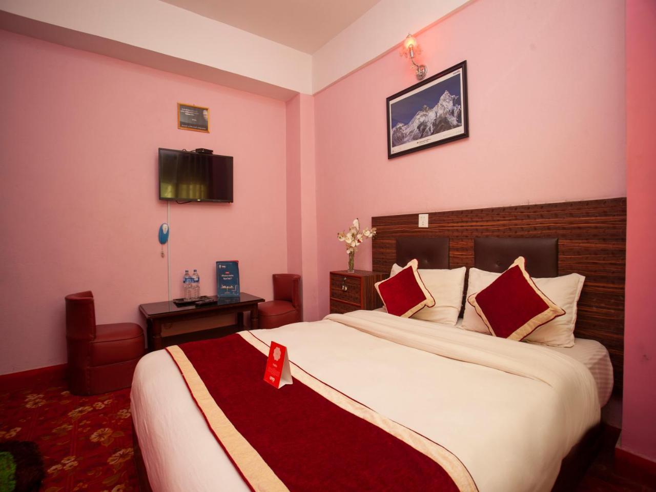 Oyo 195 Global Hotel And Resort Катманду Экстерьер фото