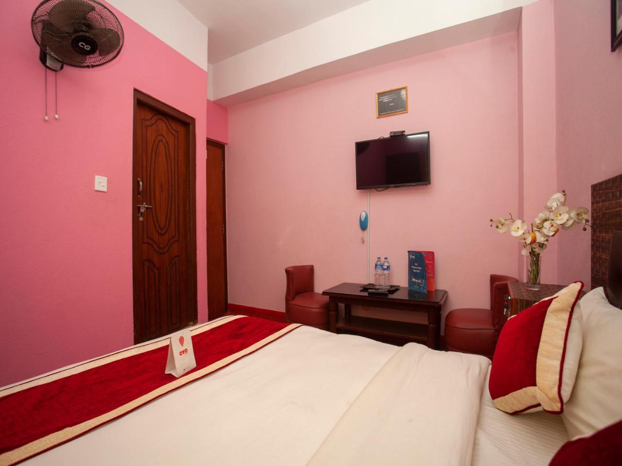 Oyo 195 Global Hotel And Resort Катманду Экстерьер фото